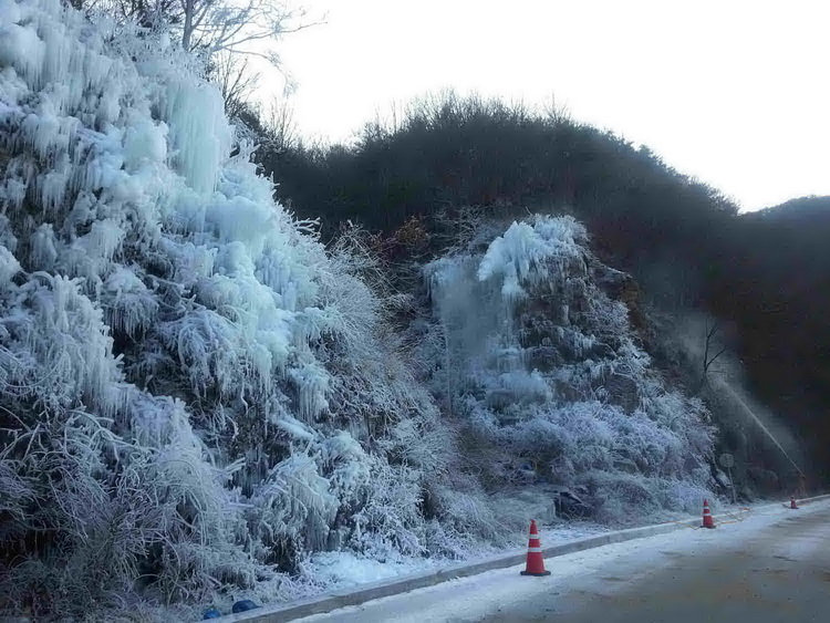 韩国安东岩山冰雪节正在准备中。
