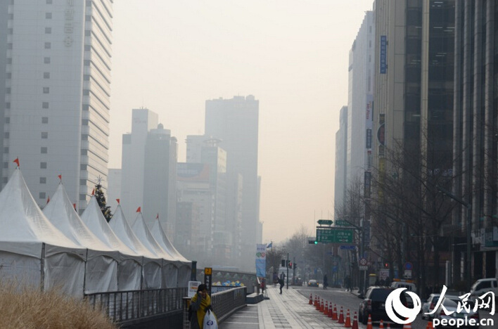 韩国多地出现严重雾霾天气 首尔天空灰蒙蒙一片（组图）