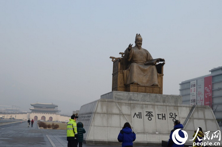 韩国多地出现严重雾霾天气 首尔天空灰蒙蒙一片(组图)