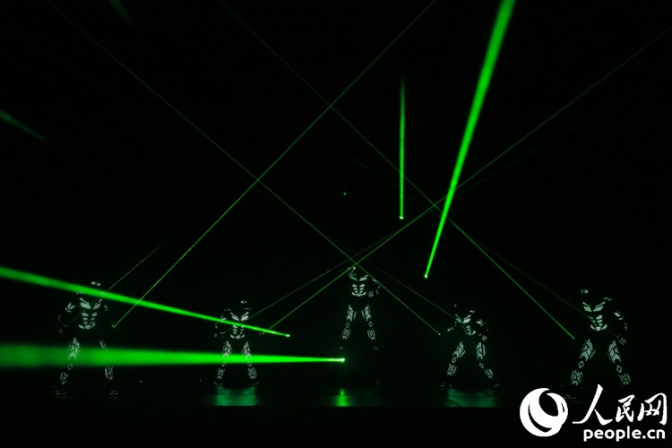 感受韩国综合表演秀KABOOM的无限魅力（组图）