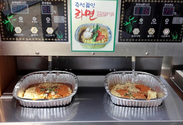 韩国出现泡面“神器”，自动煮面只需3分钟(网页截图)