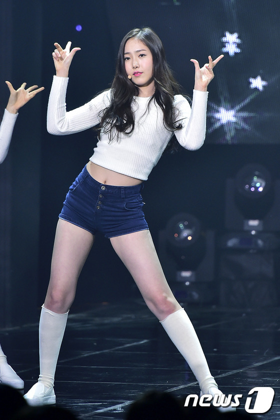 韩音乐打榜节目Shinee钟铉获冠军 各女团劲歌热舞（组图）