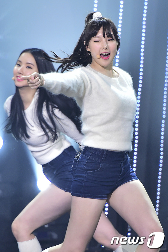 韩音乐打榜节目Shinee钟铉获冠军 各女团劲歌热舞（组图）