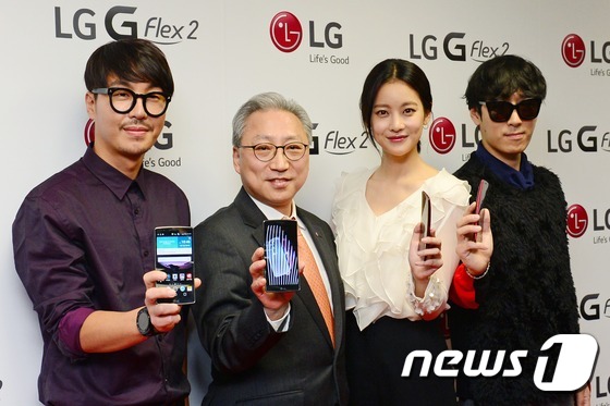 LG “G Flex 2”智能手机今日亮相 流畅曲面设计引人瞩目【高清组图】