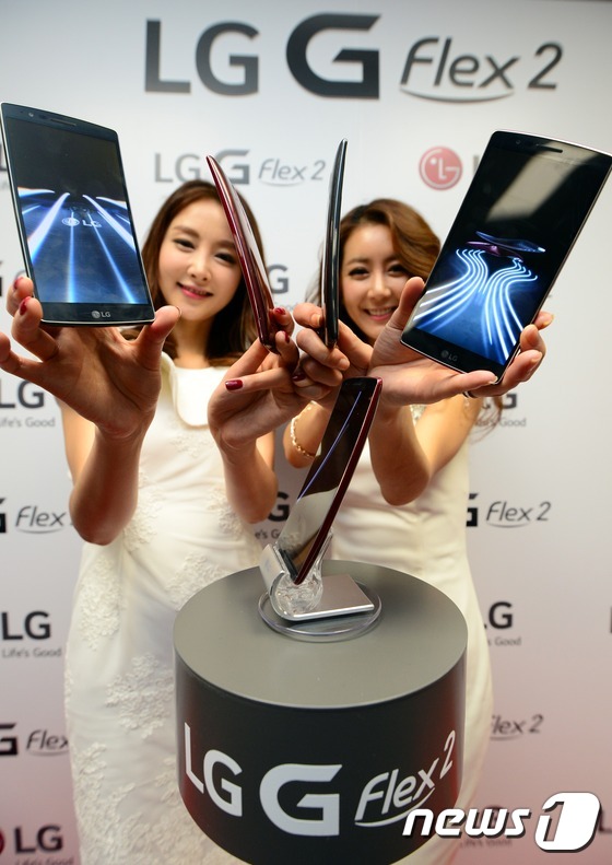 LG “G Flex 2”智能手机今日亮相 流畅曲面设计引人瞩目【高清组图】
