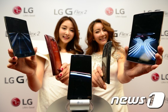 LG “G Flex 2”智能手机今日亮相 流畅曲面设计引人瞩目【高清组图】