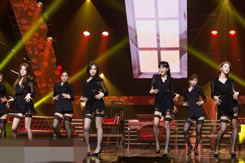 韩女团上演性感大战 吊袜带诱惑性感值爆表（组图）