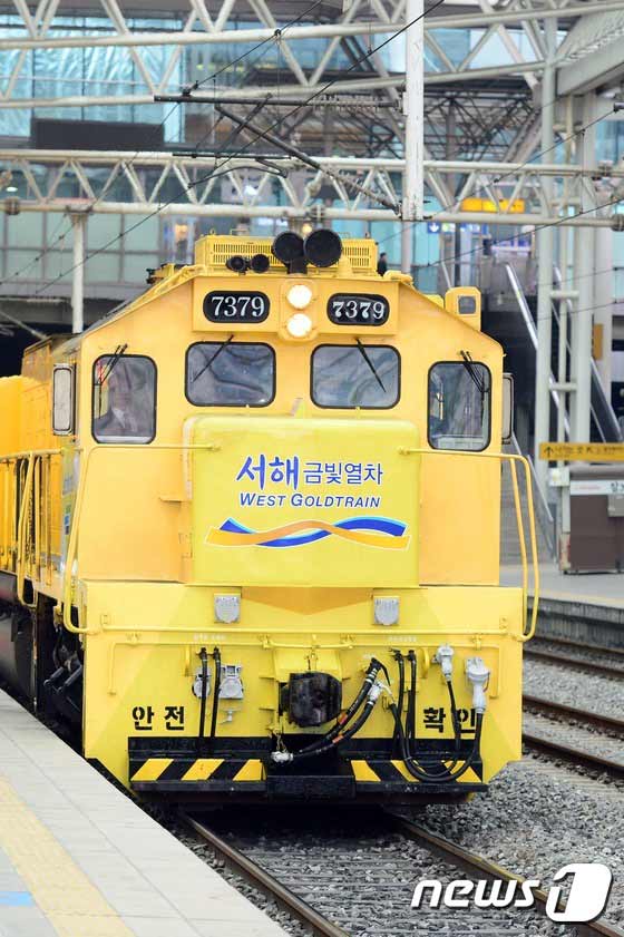 “金色列车”开通 助力韩国西海岸旅游（组图）