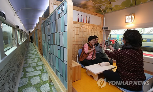 “金色列车”开通 助力韩国西海岸旅游（组图）
