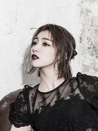 <em>Luna</em>变冷艳性感女神