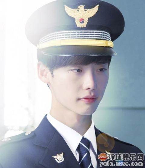李钟硕金秀贤赵寅成 韩国制服美男大盘点（组图）