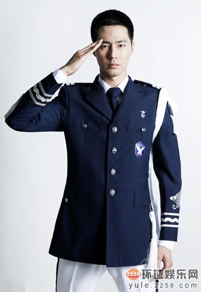 李钟硕金秀贤赵寅成 韩国制服美男大盘点（组图）