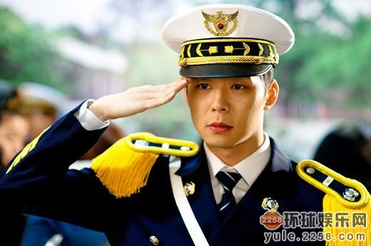 李钟硕金秀贤赵寅成 韩国制服美男大盘点（组图）