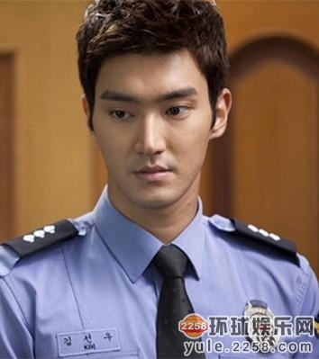 李钟硕金秀贤赵寅成 韩国制服美男大盘点（组图）