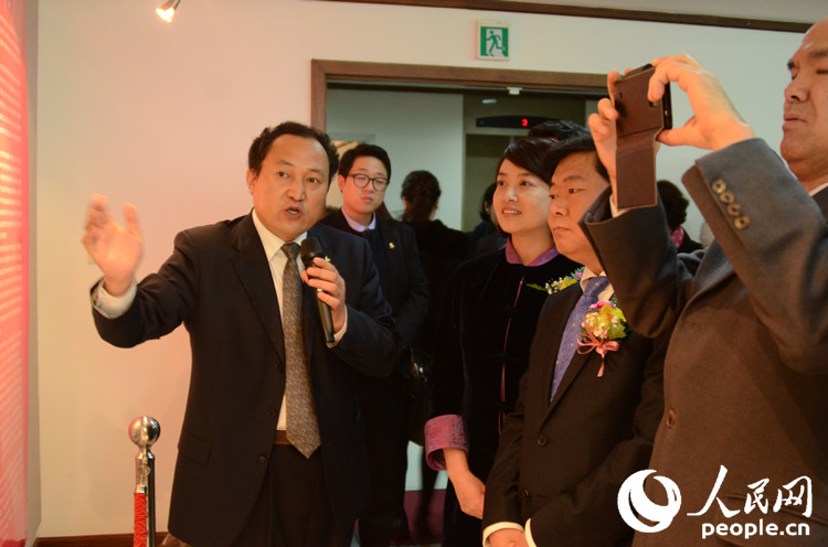 2015欢乐春节之“青海民族民间文化艺术品展”在首尔开幕（组图）
