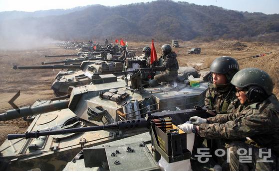 韩国陆军某女团举行射击训练 飒爽英姿霸气十足【组图】