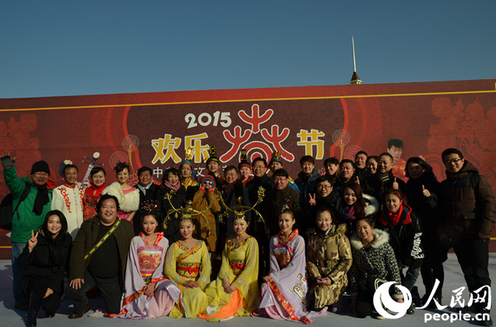 2月8日，“2015欢乐春节-中韩文化节”首场文艺演出及中国民间传统艺术展在韩国爱宝乐园成功举办。（摄影：和松松）