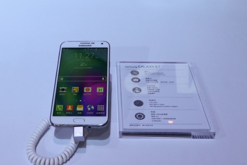 三星GALAXY E7发布：定位中端市场【组图】