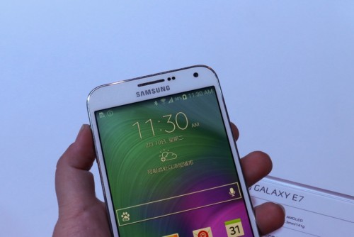 三星GALAXY E7发布：定位中端市场【组图】