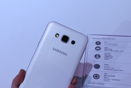 三星GALAXY E7发布：定位中端市场【组图】