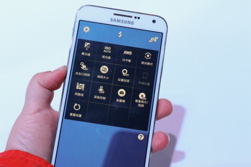 三星GALAXY E7发布：定位中端市场【组图】