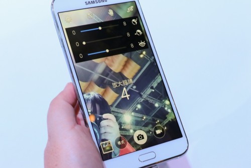 三星GALAXY E7发布：定位中端市场【组图】