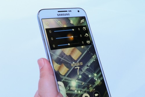 三星GALAXY E7发布：定位中端市场【组图】