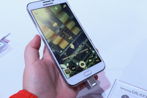 三星GALAXY E7发布：定位中端市场【组图】