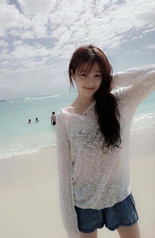 韩演员李侑菲晒海边度假照 面容清秀 （图）