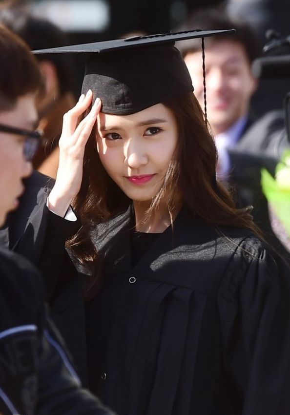 少女时代允儿大学毕业 与男友李胜基同校【组图】