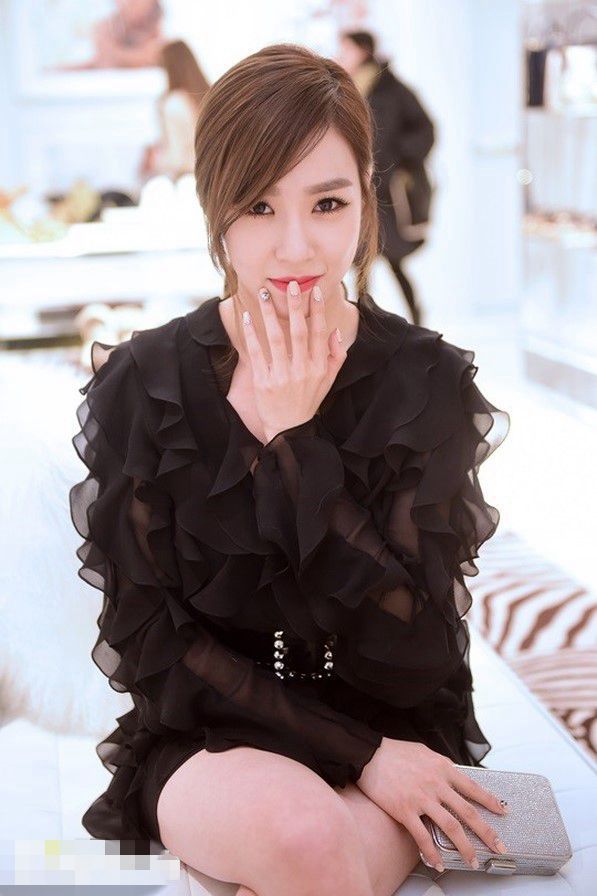 少女时代Tiffany现身纽约时装周 可爱性感展多面魅力【组图】