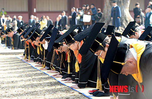 韩国成均馆大学举行传统毕业典礼【组图】
