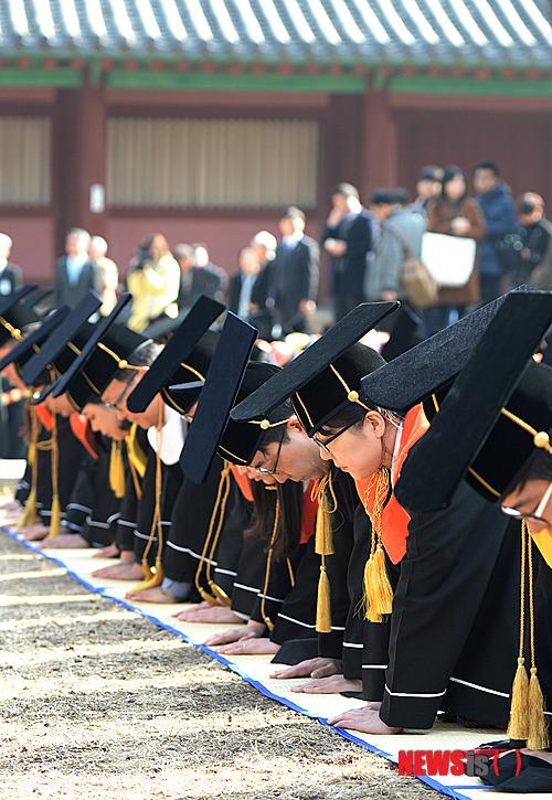 韩国成均馆大学举行传统毕业典礼【组图】
