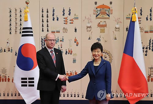 朴槿惠与捷克总理举行首脑会晤 磋商实质性合作