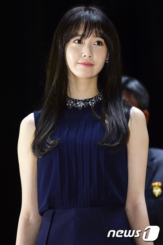 宋承宪少女时代允儿齐现身 获颁“总统奖”（组图）