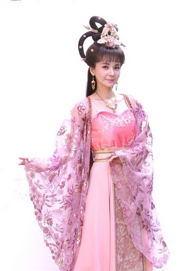 张瑞希出演《封神英雄》 “复仇女神”变身“悲惨贵妃”（组图）