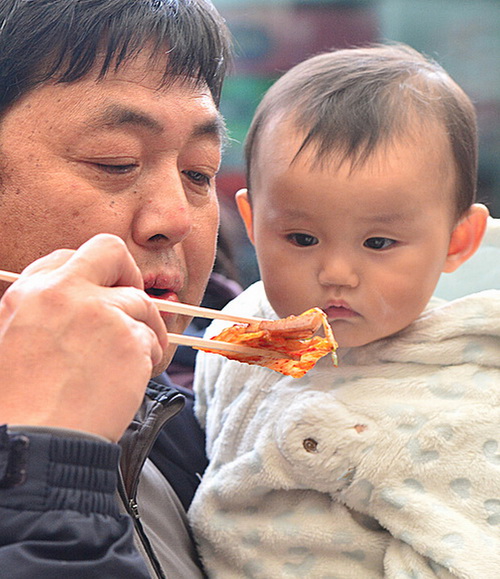 韩国举办五花肉百人宴 数百市民免费吃烤肉(组图)