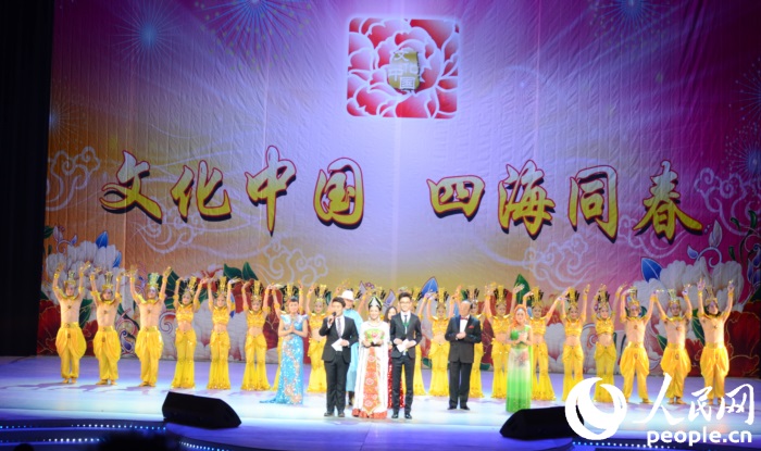 “文化中国•四海同春”亚洲艺术团慰侨演出4日晚在韩国首尔KBS剧场举行。