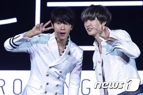 Super Junior小分队举行新专showcase 东海银赫现场秀兄弟情（组图）