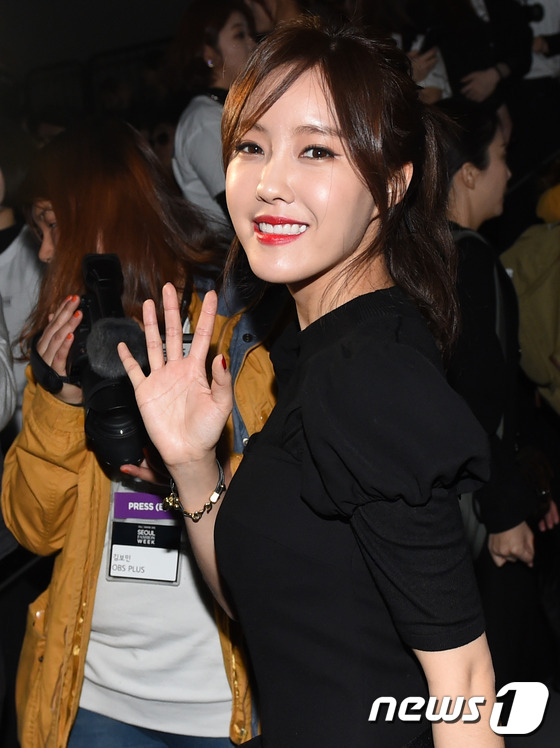 4minute少女时代Tara齐看秀 泫雅红唇NANA长