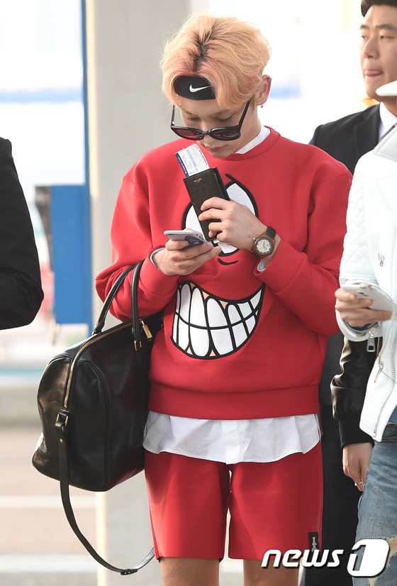 Shinee五人五色现身机场 Key红色套装最吸睛（组图）