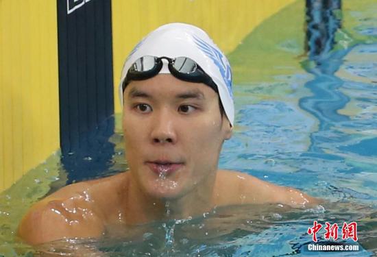 资料图：韩国游泳名将朴泰桓来到比赛现场进行适应性训练，全力备战仁川亚运会。中新社发汤彦俊 摄