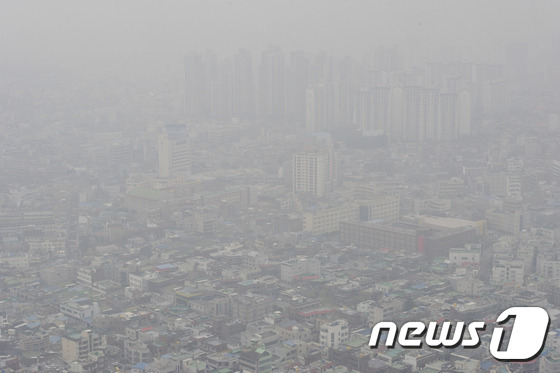 雾霾再袭韩国 天空阴沉能见度降低【组图】