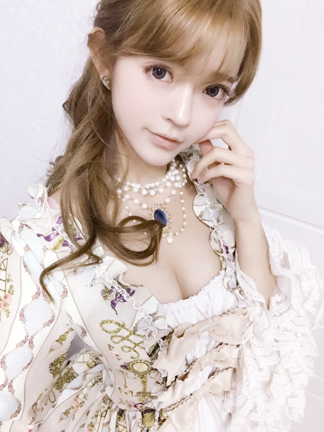 韩国二次元美少女yurisa生日更博 身着和服侧颜温婉如画【高清组图】