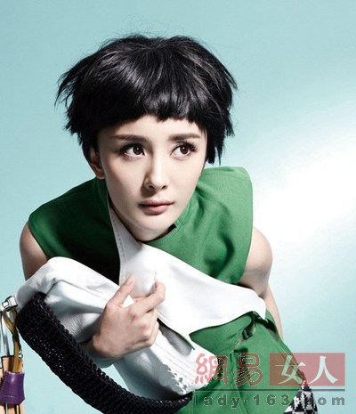 吴亦凡晒15岁“洗剪吹”长发旧照  中韩明星杀马特造型大盘点(图)