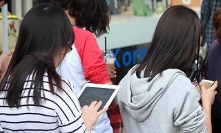 三成韩青少年沉溺于智能手机 “中毒者”激增（图）