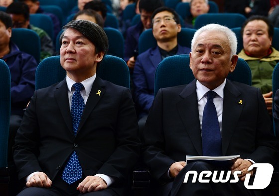 韩国各界举行活动纪念“世越号”沉船一周年(组图)