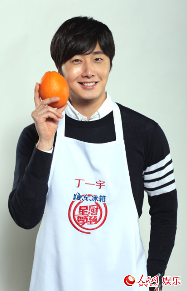 丁一宇来华录制美食节目 自称爱上中国料理（组图）