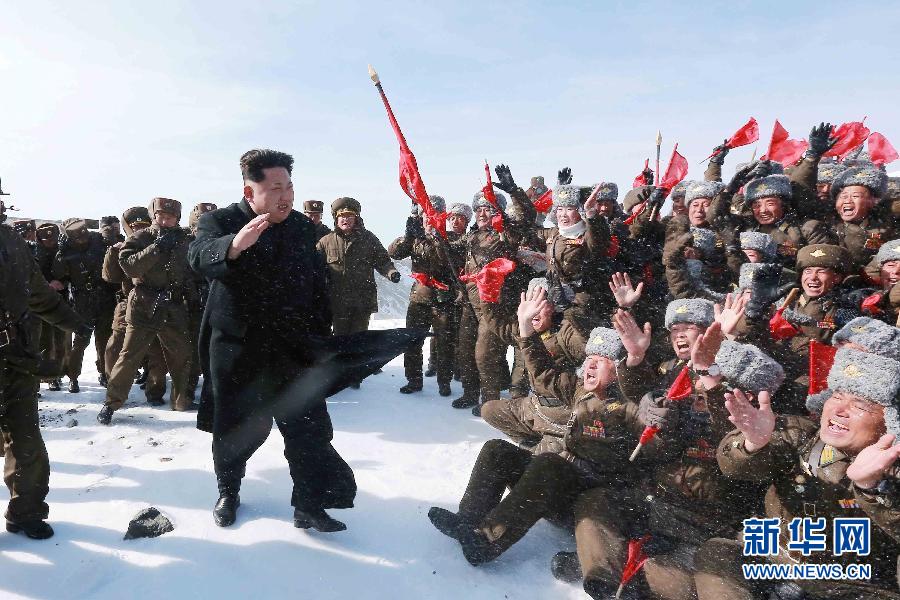 金正恩与朝鲜人民军战斗飞行员登上白头山（高清组图）