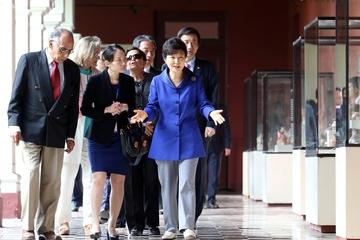 朴槿惠开始对秘鲁进行访问 参观考古学博物馆(图)